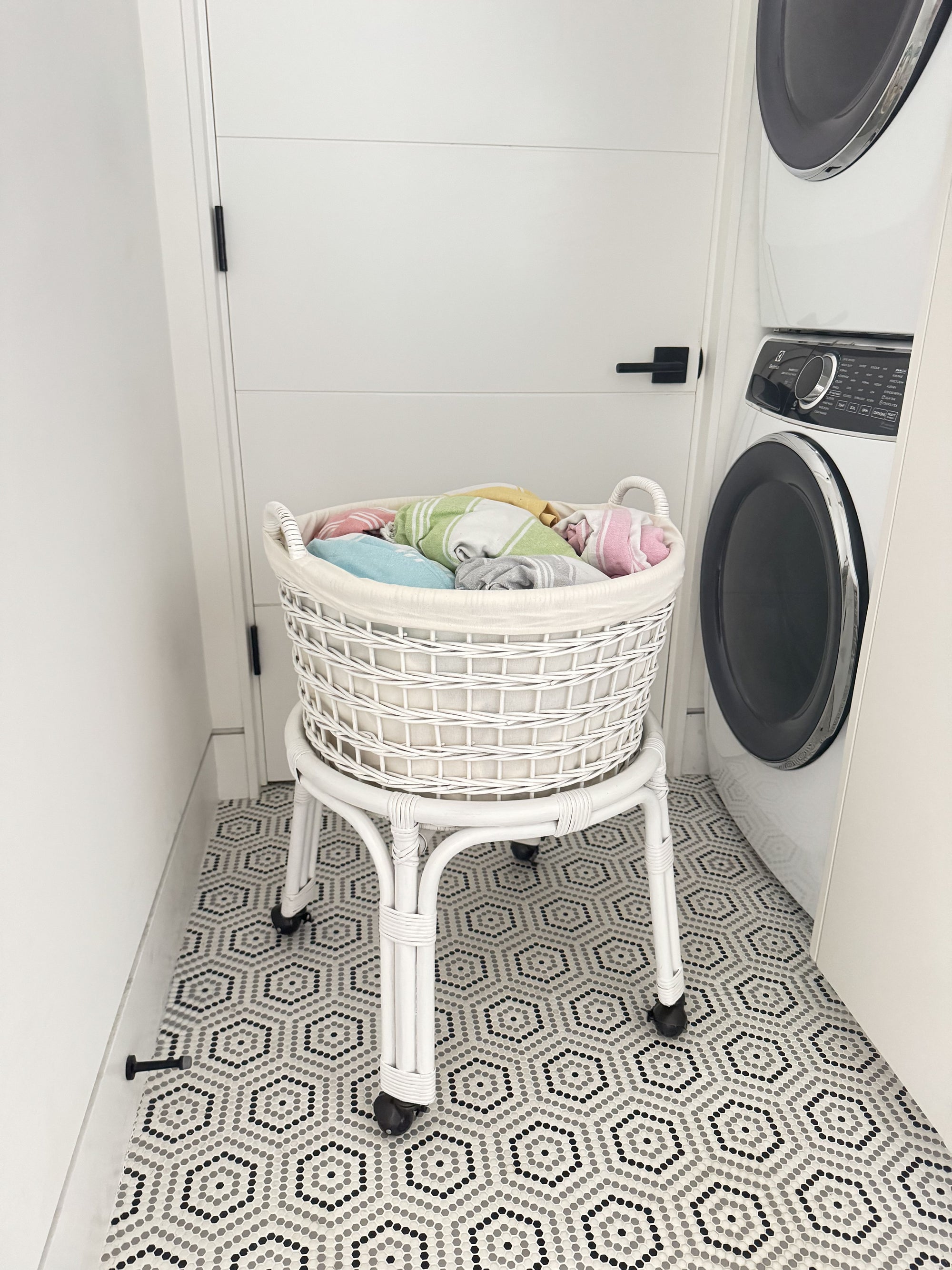 Rolling Wicker Laundry Basket and Hamper with Fabric Liner and Stand