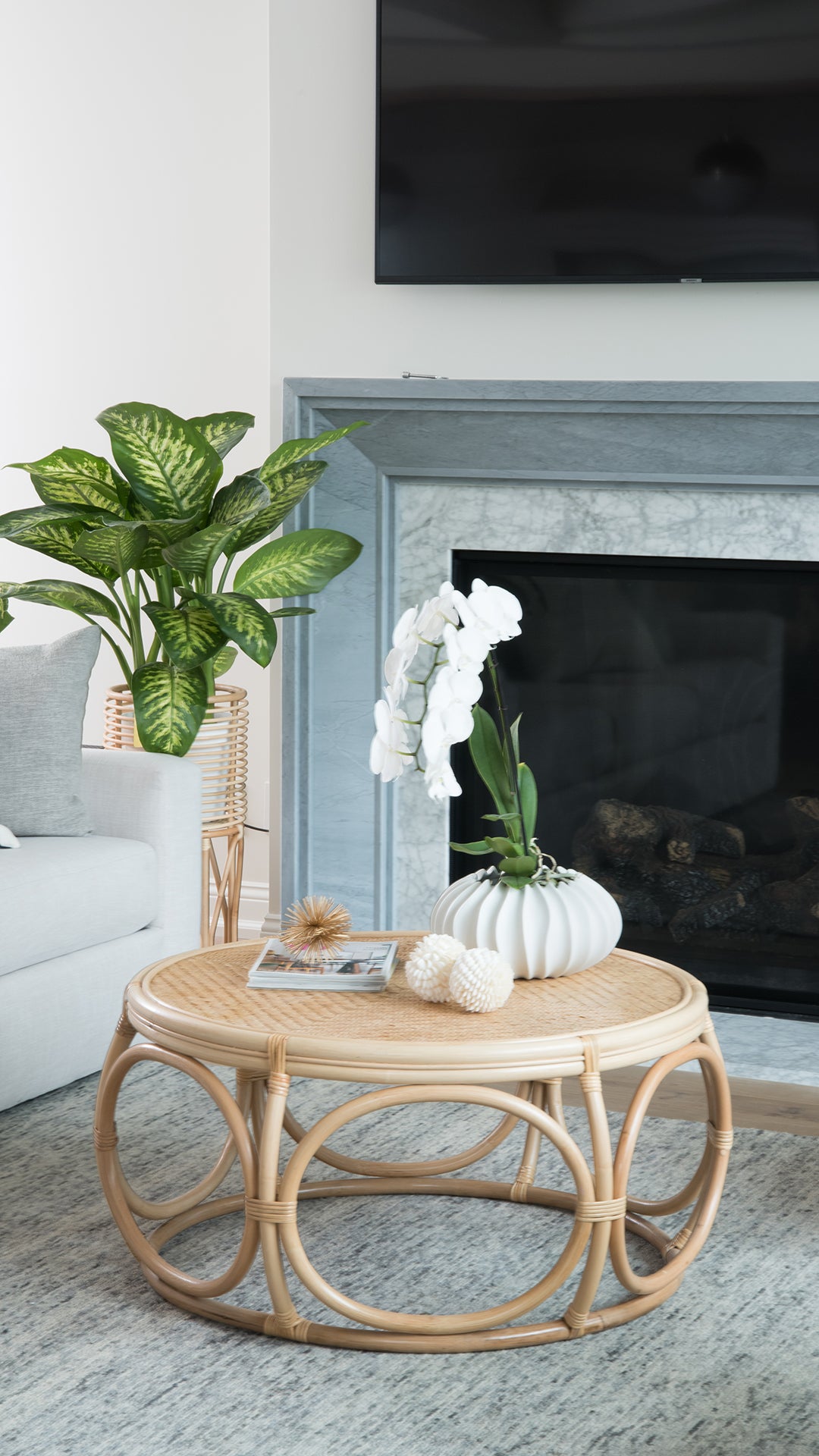 Natural wicker coffee table discount